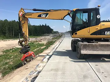 Zagęszczanie skarp droga S61